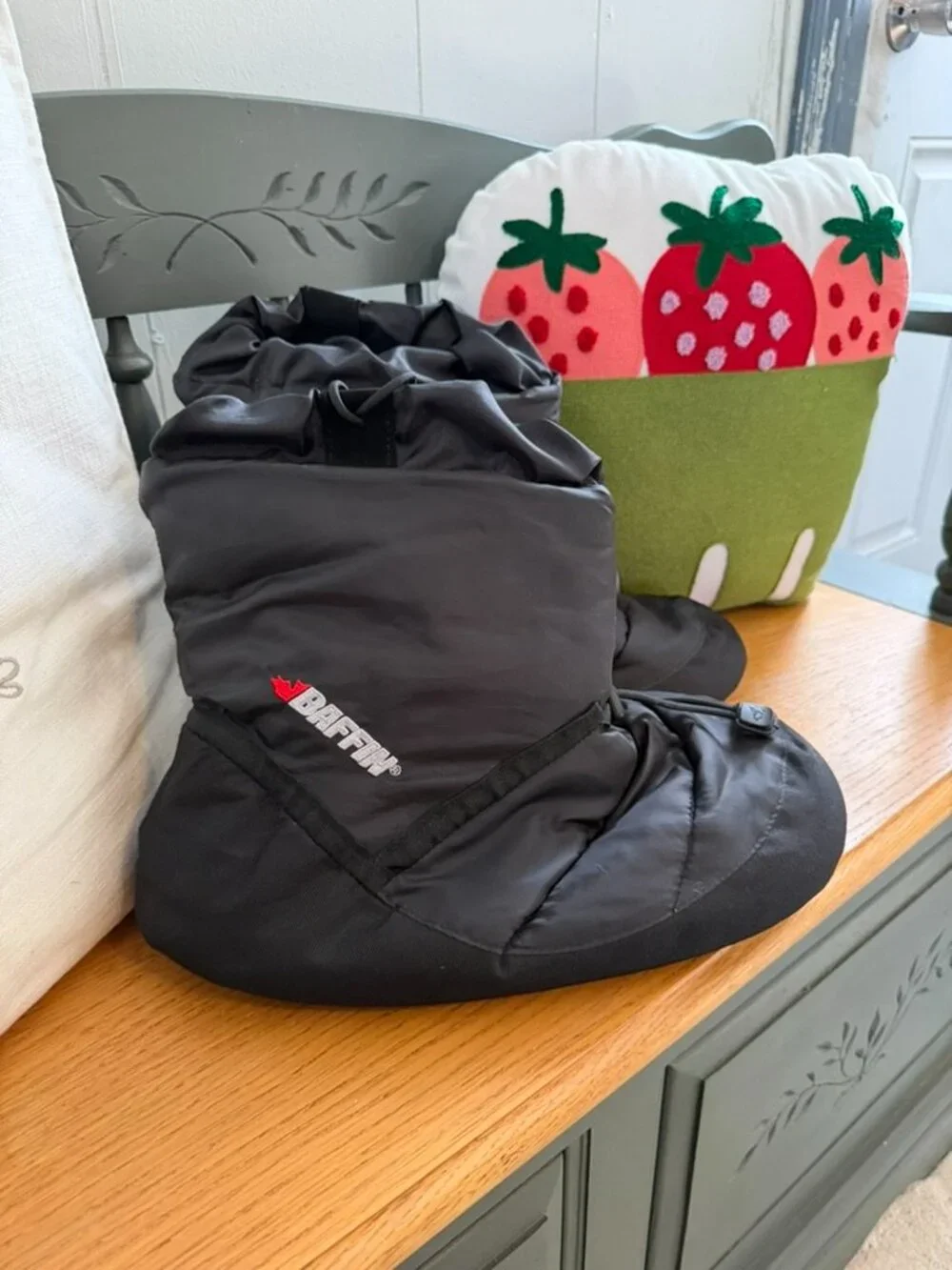 CUSH BOOTY | Unisex Hybrid Slipper Guide Black / XXXL